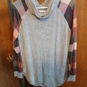 Maurices Heather Gray Top with Plaid Sleeves